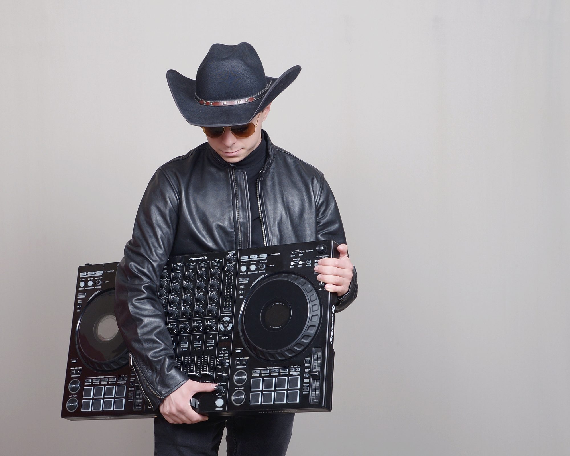 DJ TEXX performing